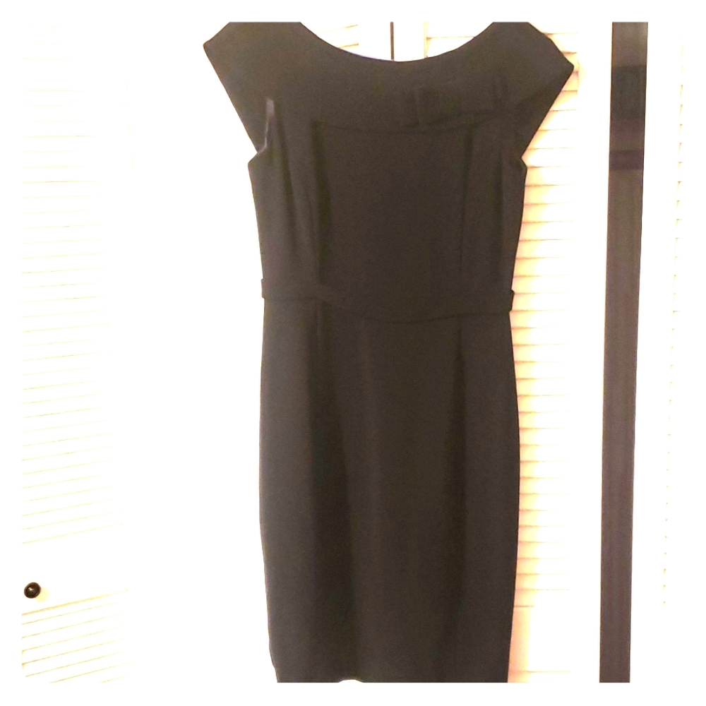 NWOT Gorgeous midi dress with bow and belt